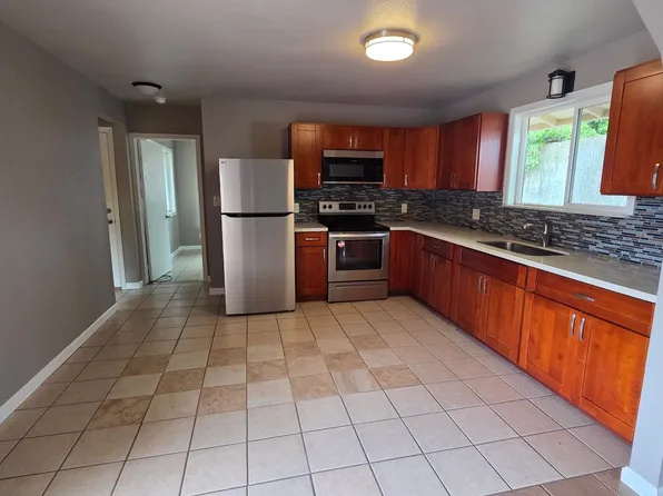 190 Eleu Pl #C, Kihei, HI 96753