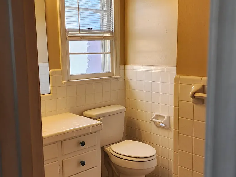404 Holman Ln — Photo 6