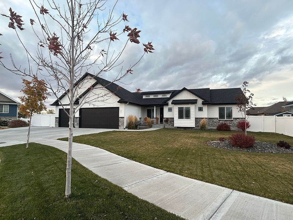 1st image of 541 E Glendora Cir