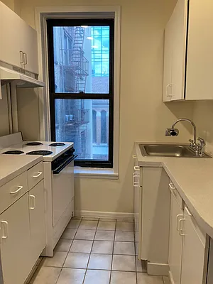 Rented by Akam Sales and Brokerage | media 11