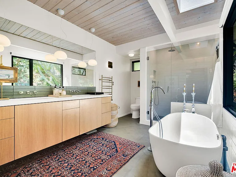 8967 Wonderland Park Ave — Photo 23