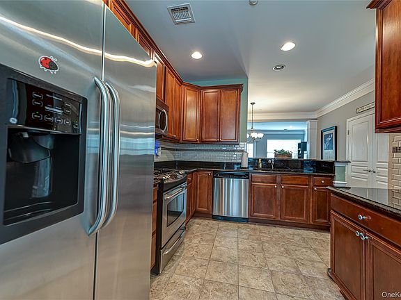 5th image of 169 Southampton Drive