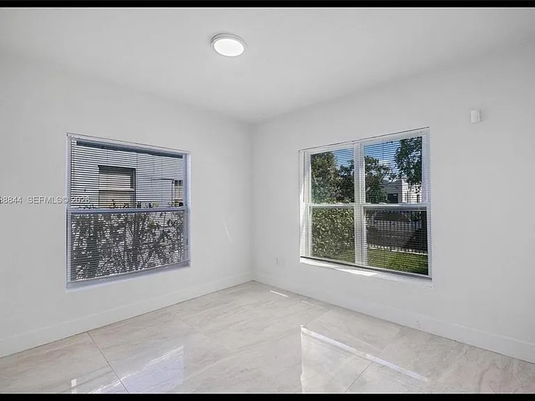 529 NW 42nd St — Photo 29