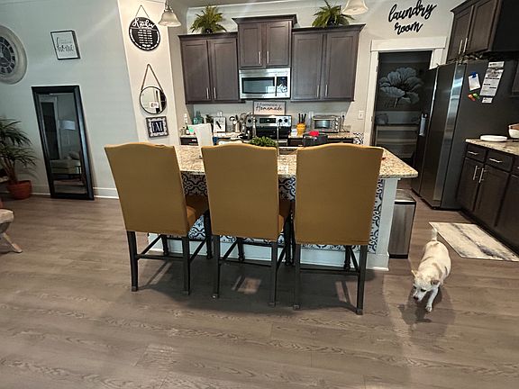 5th image of 433 Pemberton Ln