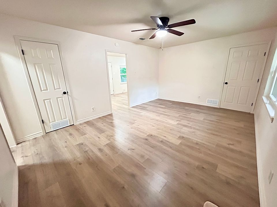 2304 Muret St, Irving, TX 75062 | Zillow