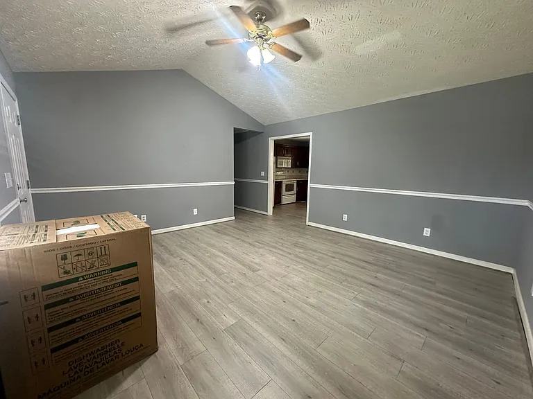 407 Southmoore Cir — Photo 4