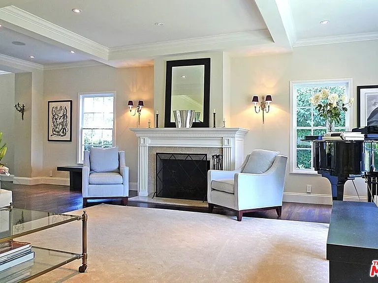 10253 Valley Spring Ln — Photo 2