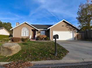 702 Westwind Dr, Zillah, WA 98953