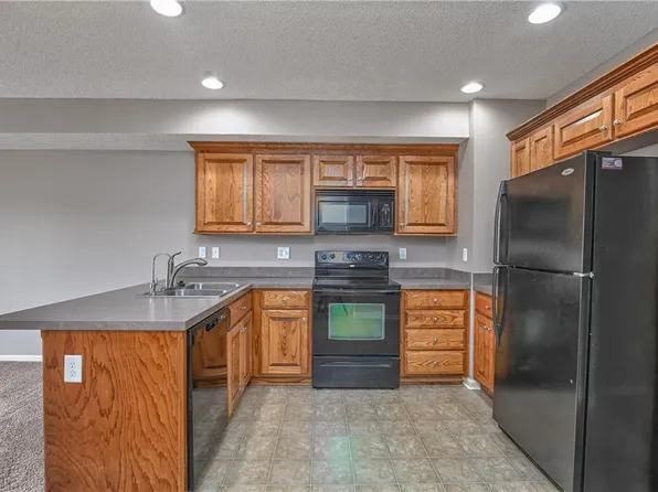 272 N Hedge Ln, Olathe, KS 66061