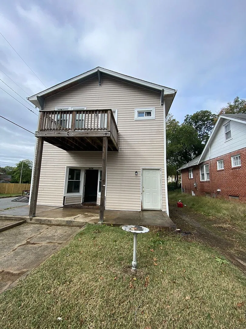 2 bed, 1.0 bath, 960 sqft, $1,300 — Photo 1