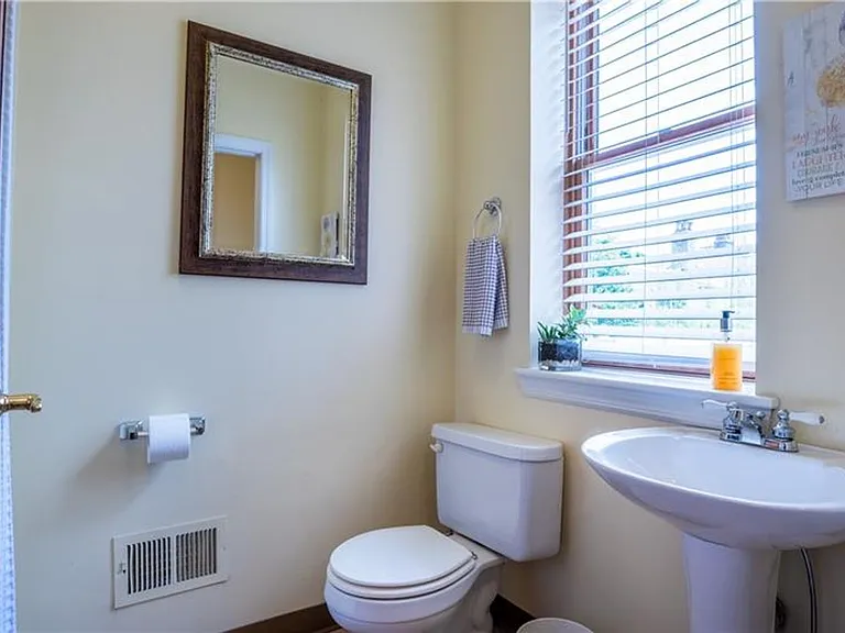 1011 Bradish St — Photo 12