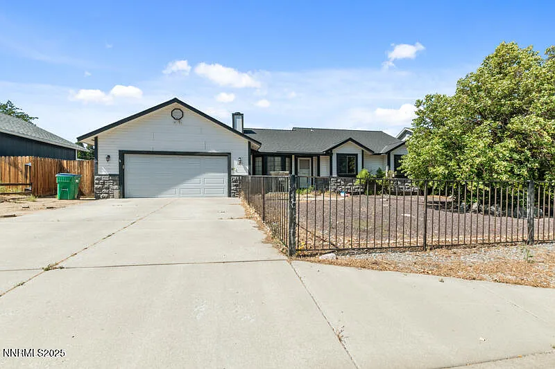 5605 Grasswood Dr photo 1