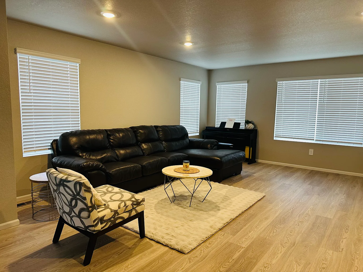 4 bed, 2280 sqft, $3,850 — Photo 1