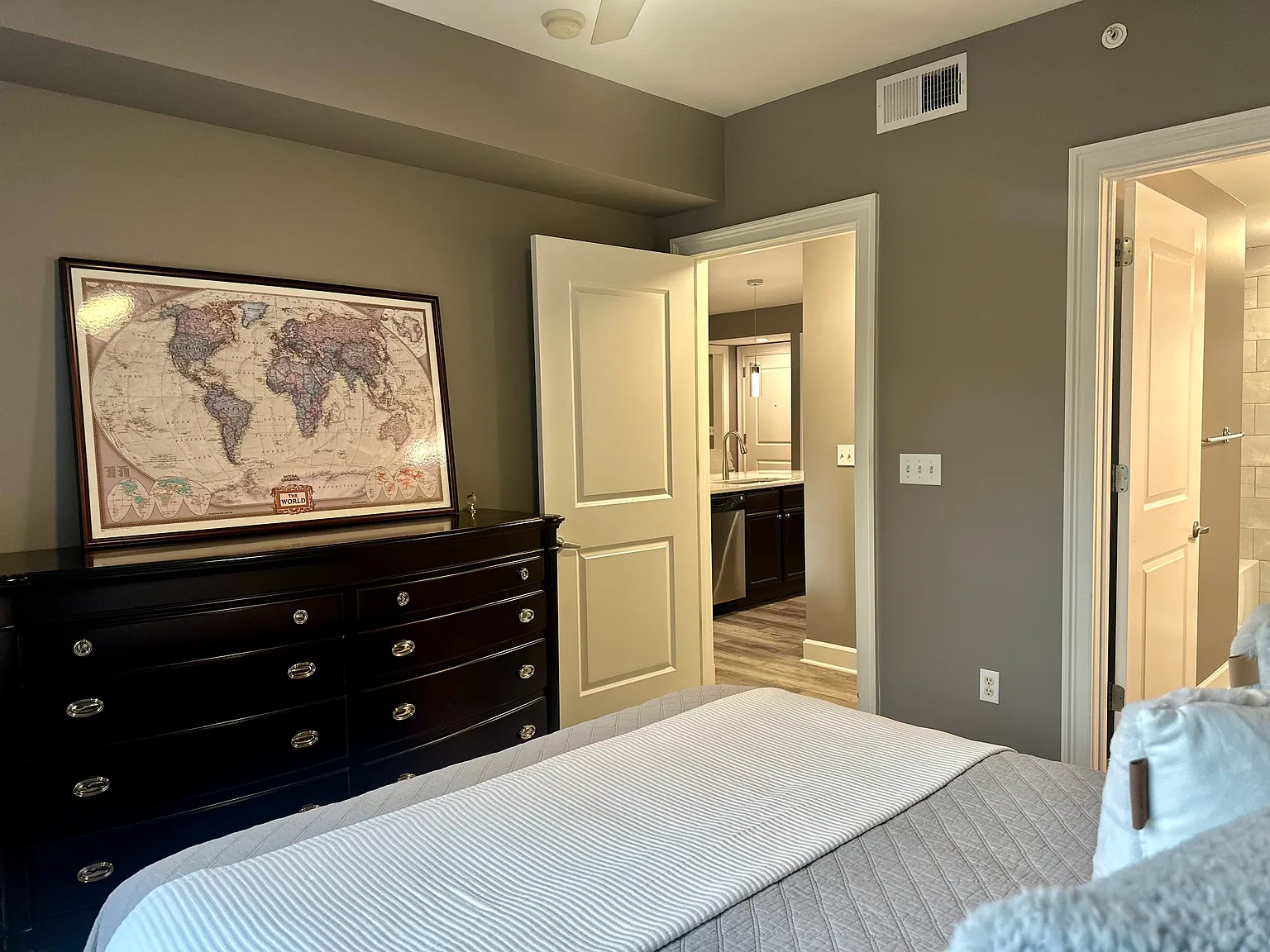 2 bed, 2.5 bath, 1500 sqft, $2,800 — Photo 4