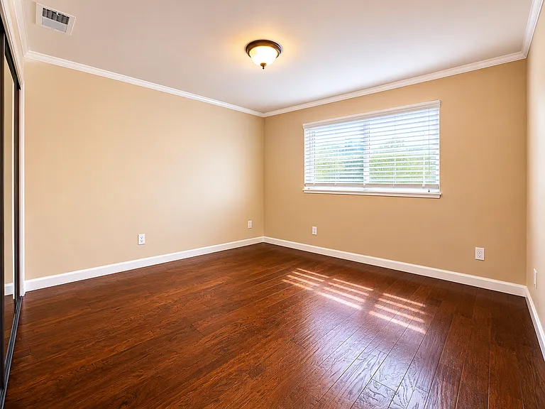 1079 Bradford Dr — Photo 13