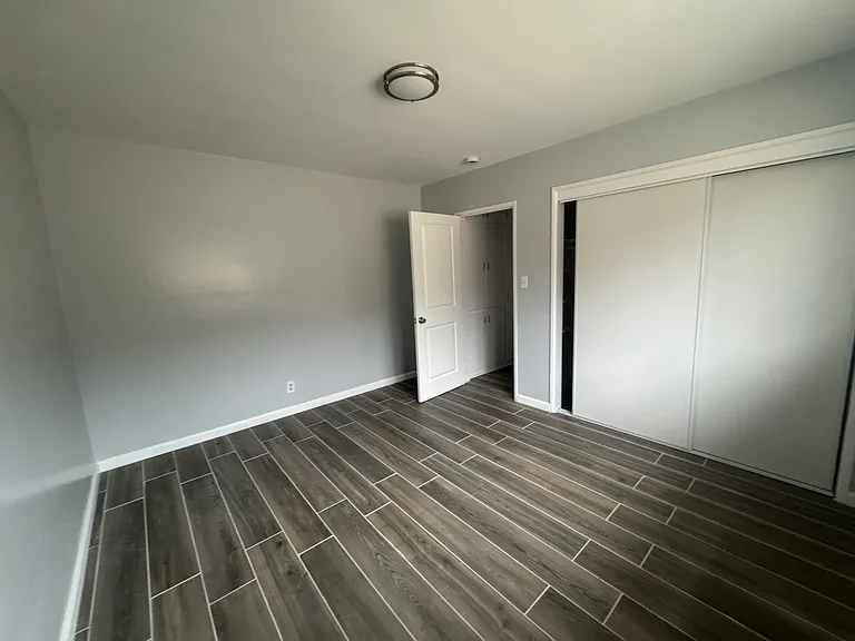 10106 England Ave #5 — Photo 9