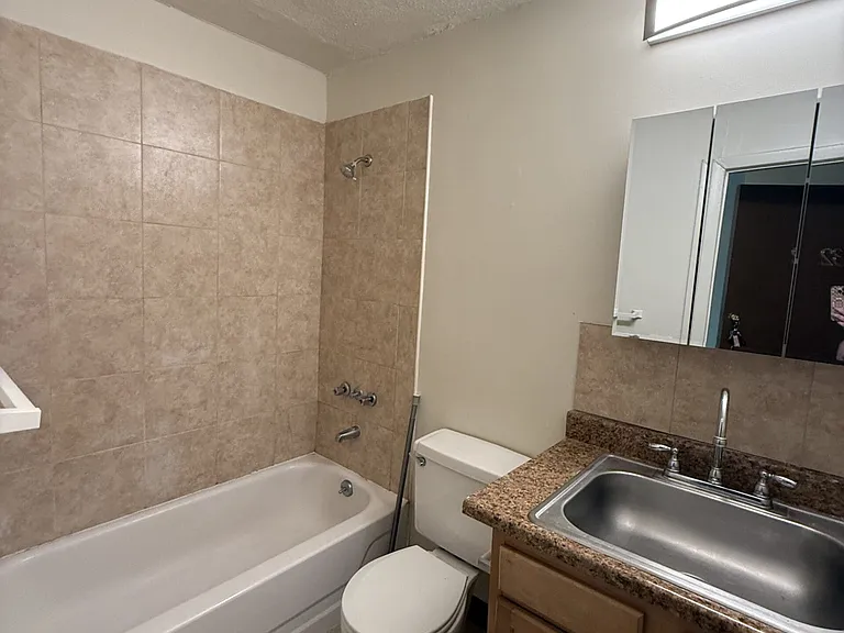 1855 Burnet Ave — Photo 33