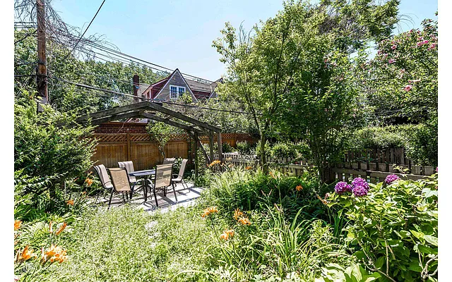 Sold by Douglas Elliman | media 16