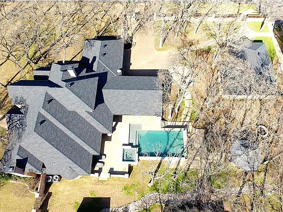 3rd image of 100 Forest Hollow Dr