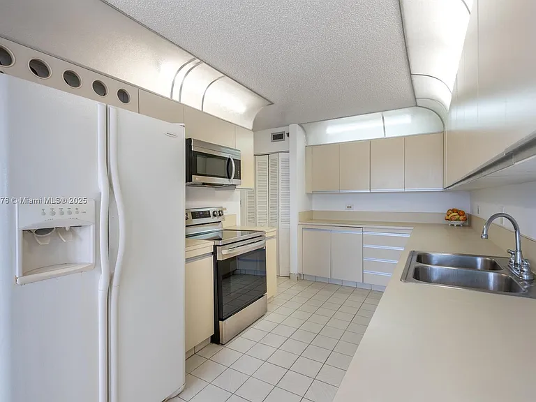 1201 S Ocean Dr #1911N — Photo 8