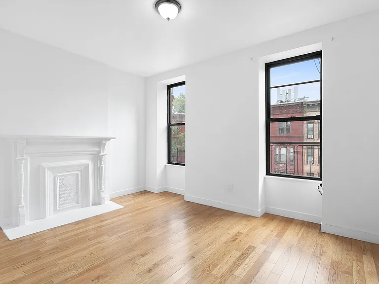 226 7th Ave #4R — Photo 4