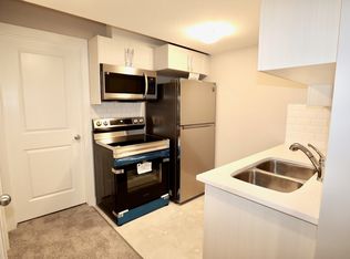 9412 Pear Cres SW #BASEMENT, Edmonton, AB T6X2Z4