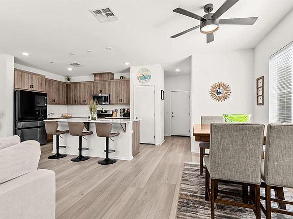 3rd image of 359 Sweet Pl