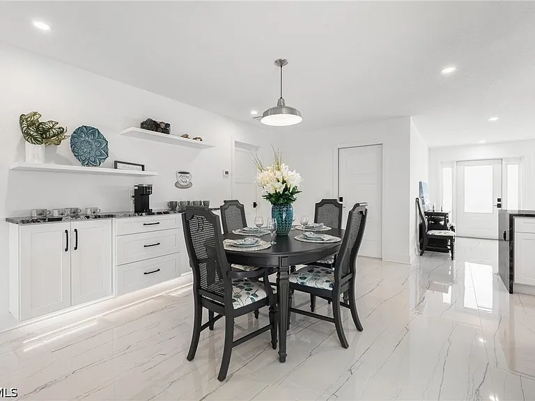 4930 Edith Esplanade Cpe — Photo 14