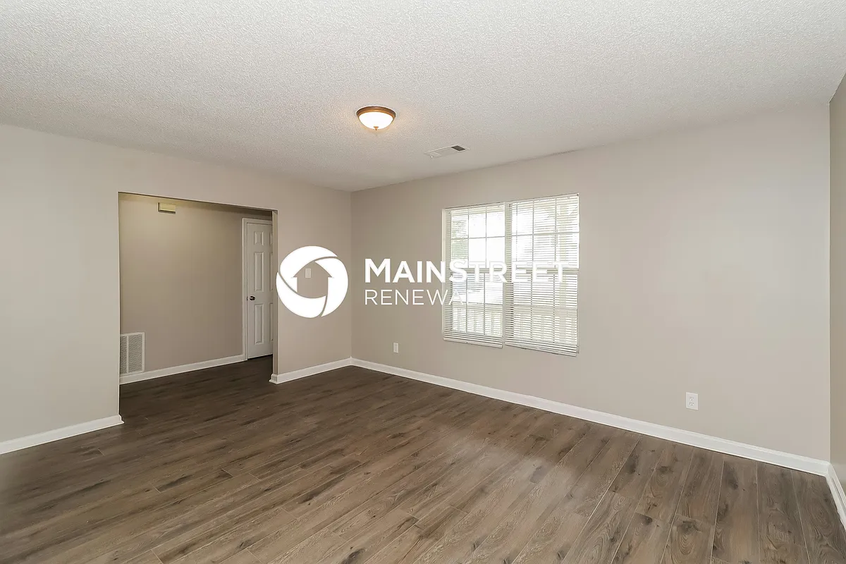 Living Room - 770 Stonebridge Cres