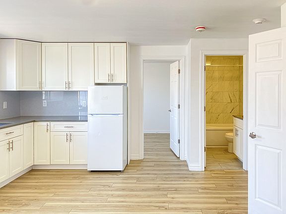 4th image of 630 Cummings Ave #11526676