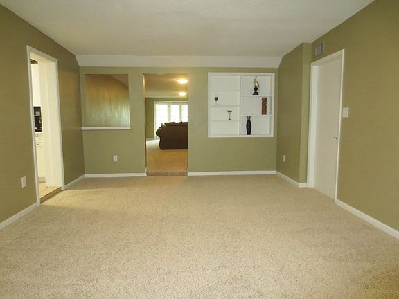 3rd image of 613 W River Dr