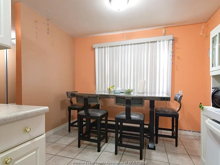 5468 Lassaline Ave — Photo 5