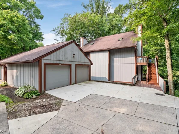 2084 Pinebrook Trl, Cuyahoga Falls, OH 44223