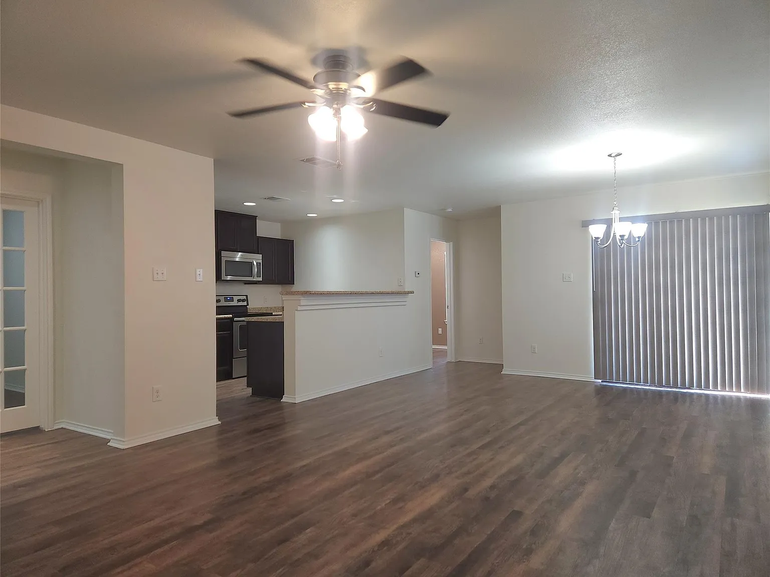 3 bed, 2.0 bath, 1368 sqft, $1,799 — Photo 2