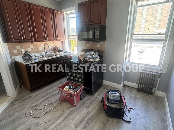 2nd image of 721 22nd St APT 13