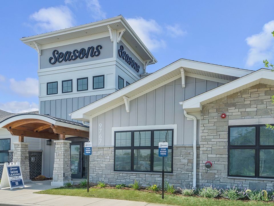 Seasons at Franklin Clubhouse