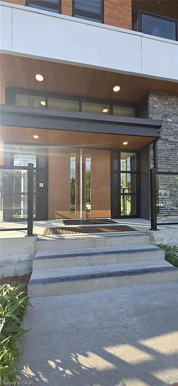 2 bed, 705 sqft, $2,300 — Photo 3