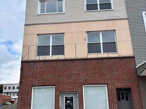 129-131 S Oak St, Mount Carmel, PA 17851