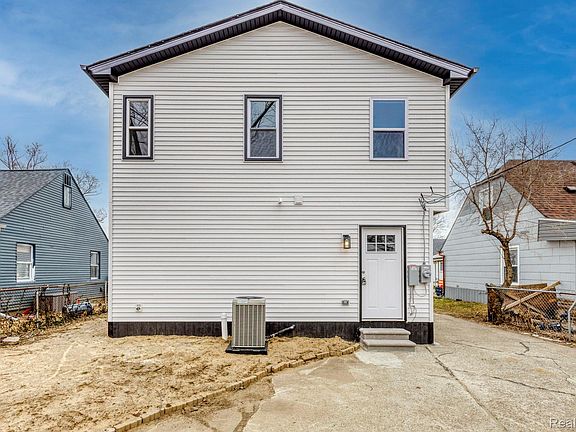 5th image of 23147 Tawas Ave