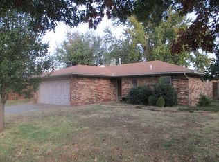 2012 E Ridgeway St, Weatherford, OK 73096