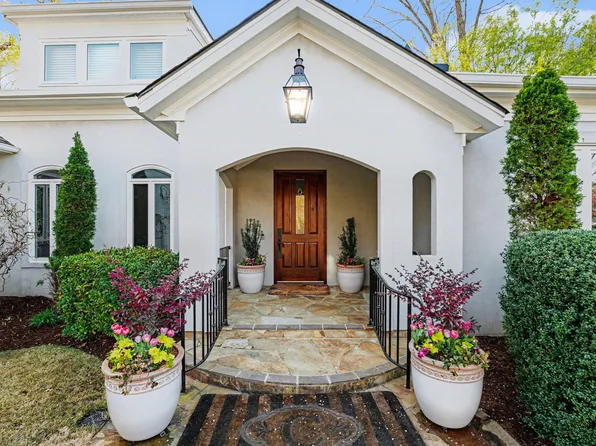 3207 Sussex Rd, Raleigh, NC 27607