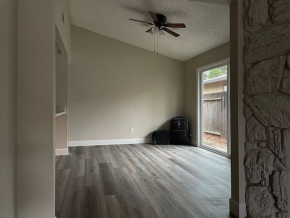 Dining area w/fan