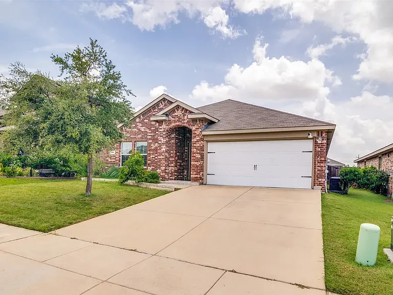 908 Horton St — Photo 1