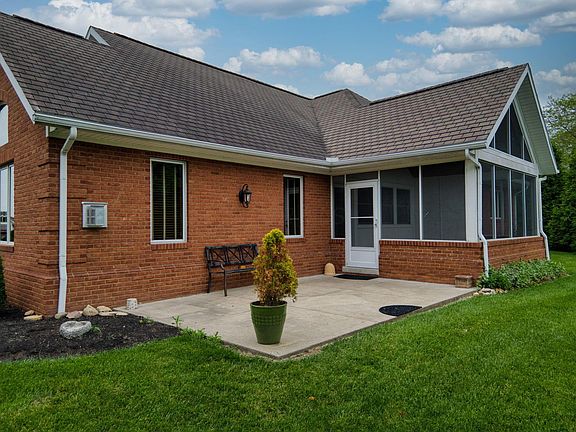 3rd image of 1060 Damon Dr