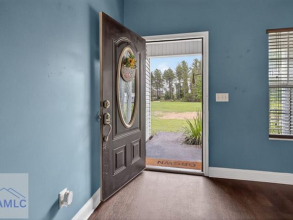 5th image of 205 Thrasher Ct NE