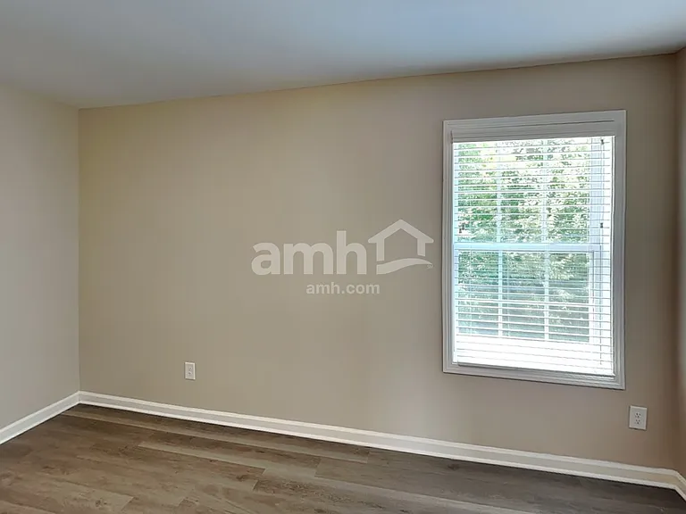 913 Beverly Ct — Photo 18