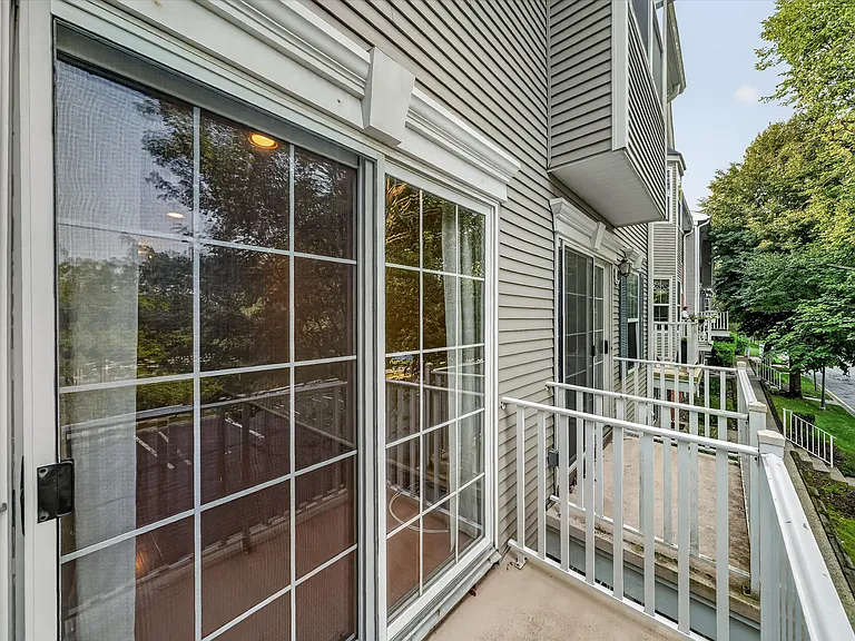 2140 Jordan Ct — Photo 13