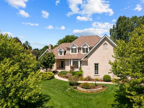 38W364 Stevens Glen Rd, St Charles, IL 60175