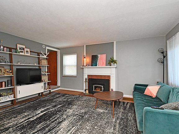 4th image of 6449 Glade Ave