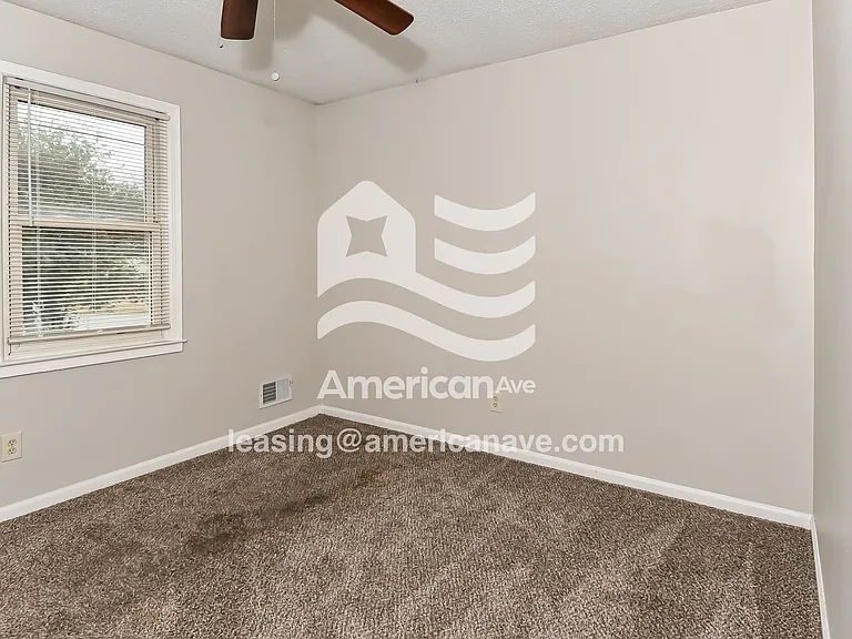 4977_012_wm_-_bedroom_13354091.jpg